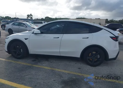 2026 Tesla Model Y Long Range Dual Motor All-Wheel Drive/Long Range Launch Series из США, поврежденный, VIN 7SAYGDEE1TF368741